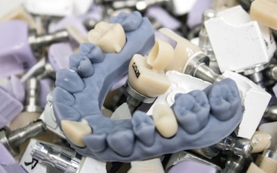 Implant Dentar